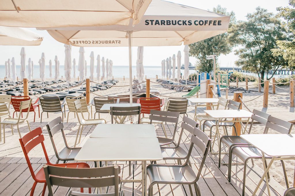 kawiarnia-starbucks-sopot-plaża